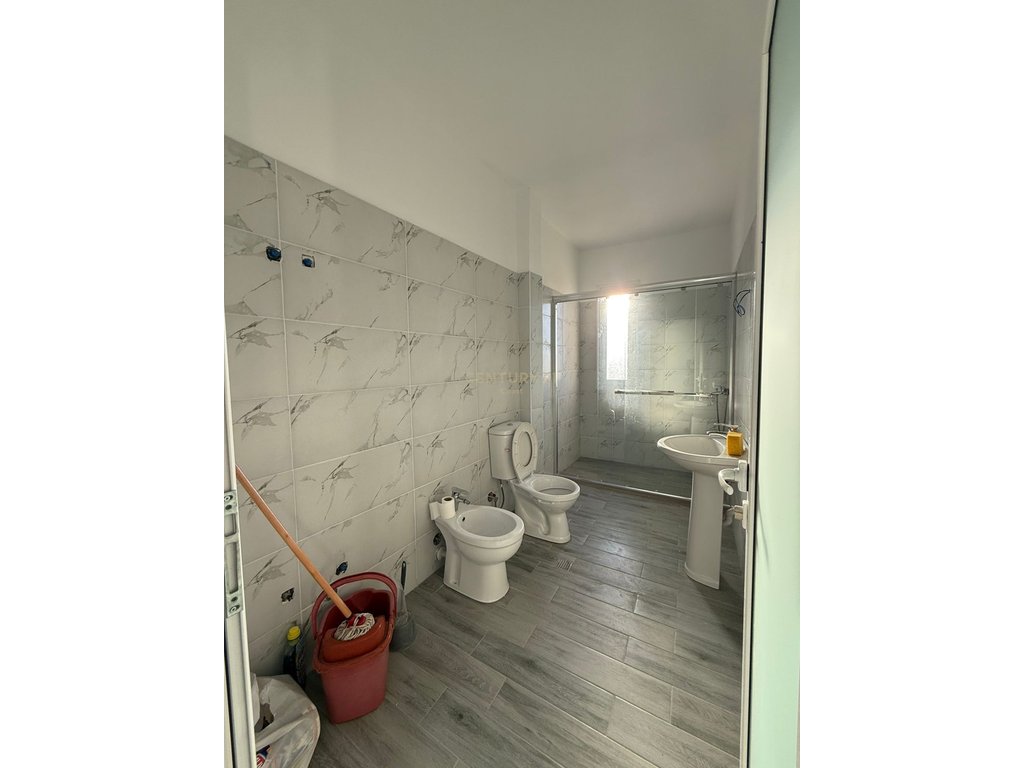 Apartament 2+1 ,per shitje ne "Transballkanike" vlore!!!