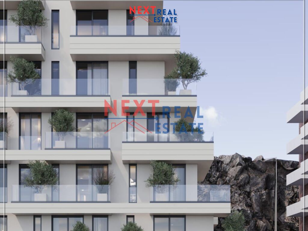 Piso en venta 2+1+2 con vista al mar en Saranda