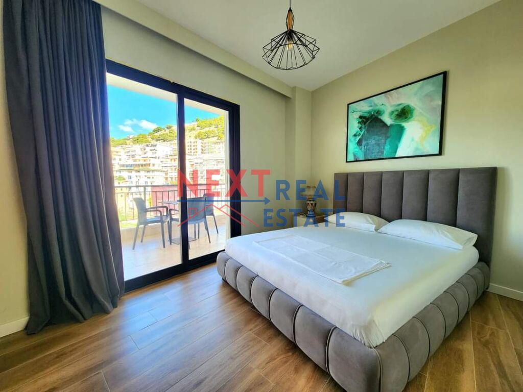 Piso en venta 2+1+2 con vista al mar en Saranda