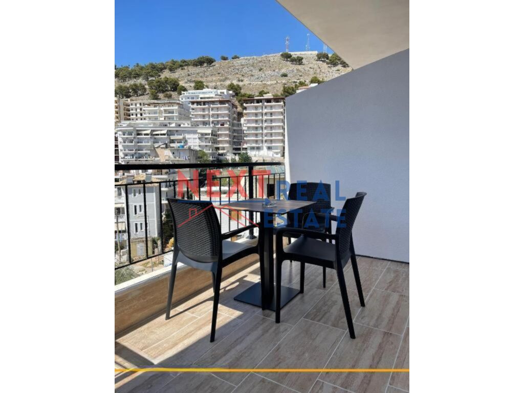 Piso en venta 2+1+2 con vista al mar en Saranda