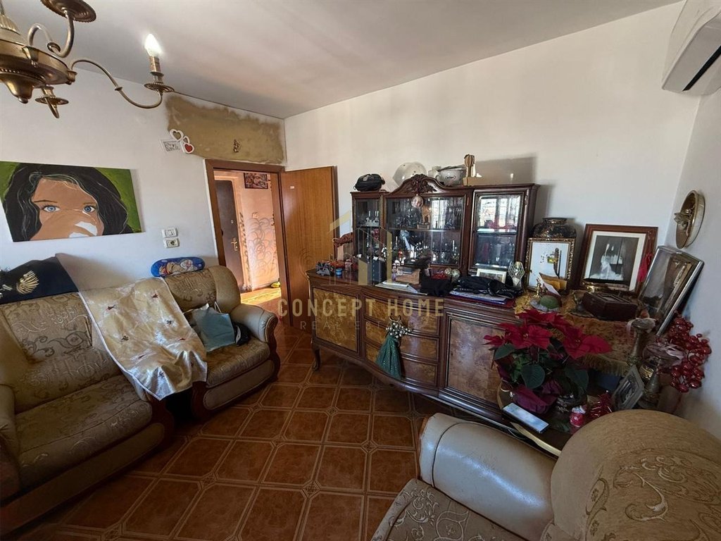 Shitet apartament 2+1 tek rruga ferit xhajko