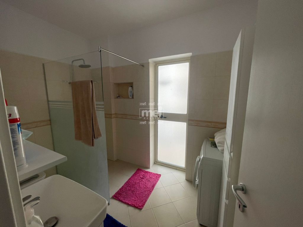 Ein 1+1-apartment zum verkauf in shkembi kavajes!