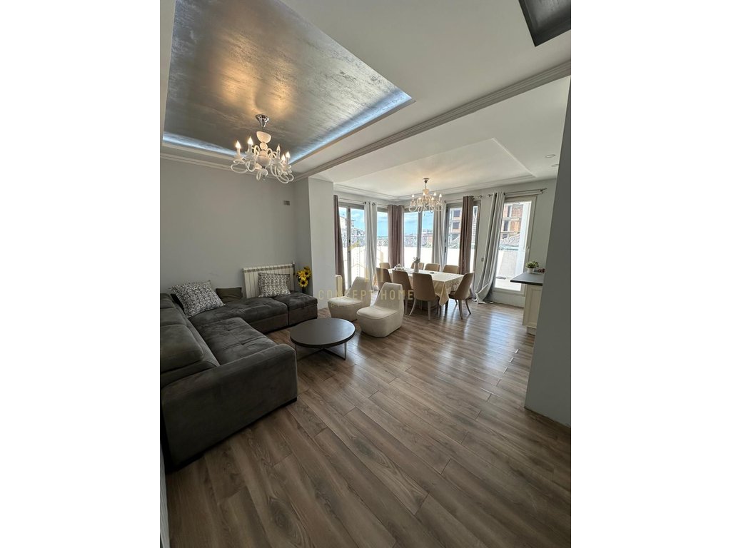 Appartamento 2+1+veranda in vendita a fresk, Tirana