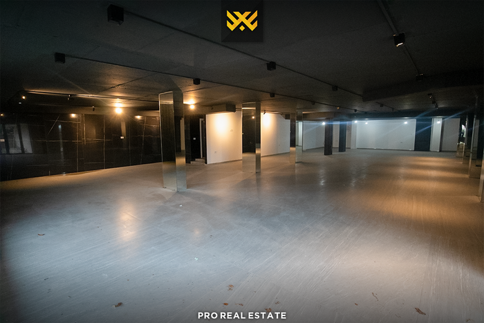 Gewerbefläche 377m² zum verkauf in Pejë.