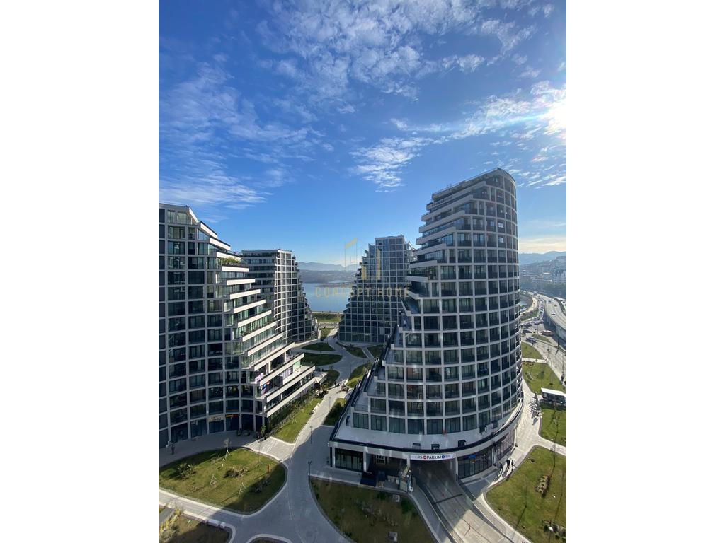 Negozio in vendita vicino al lago artificiale, vista sul lago Tirana