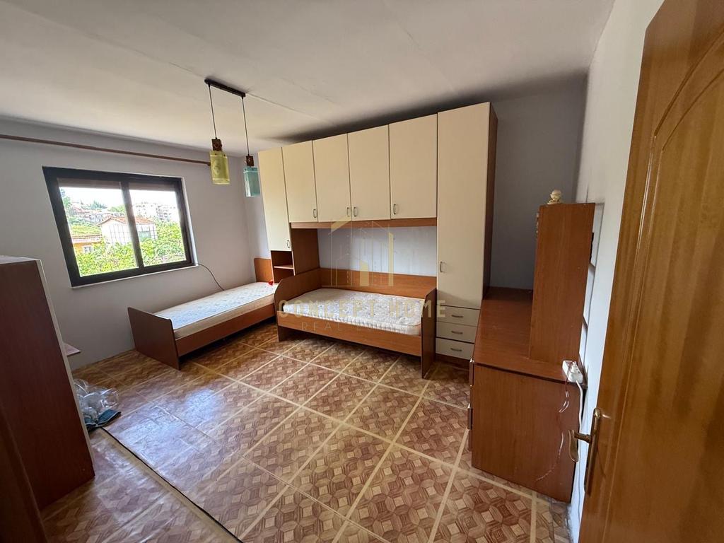 Shitet apartament 2+1 ali dem