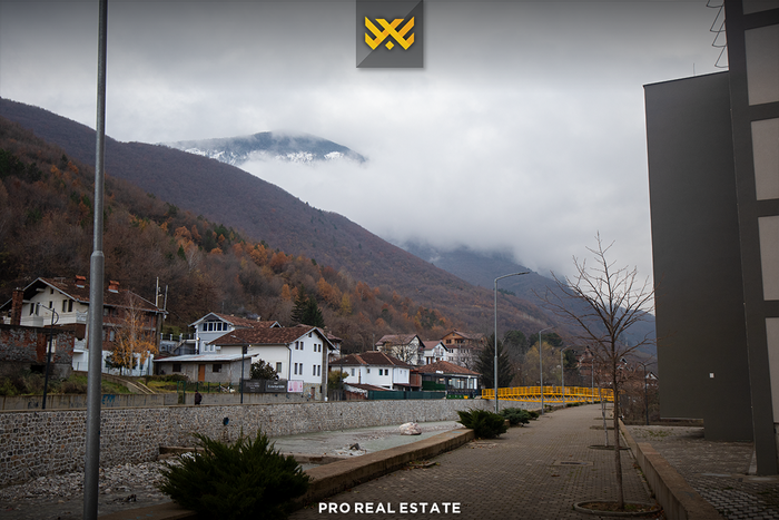 Commercial space 377m² for rent in Pejë.
