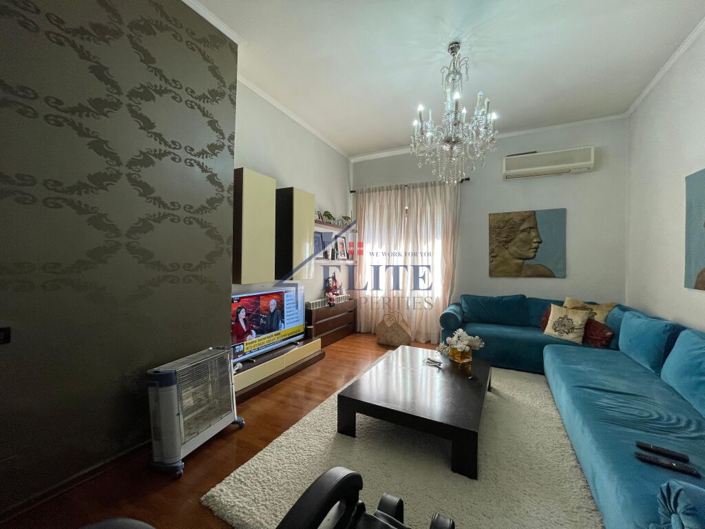 Rruga e barrikadave, apartament 2+1 me qira