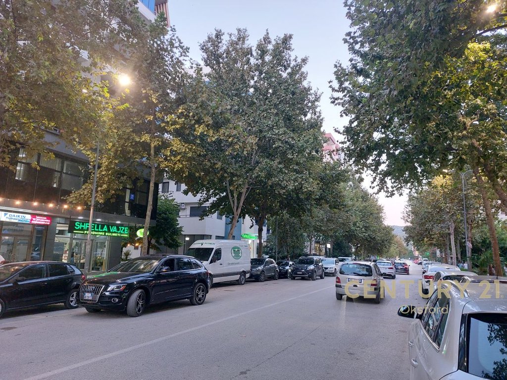 Vendido 2+1+2, rua e çipajve Vlorë.