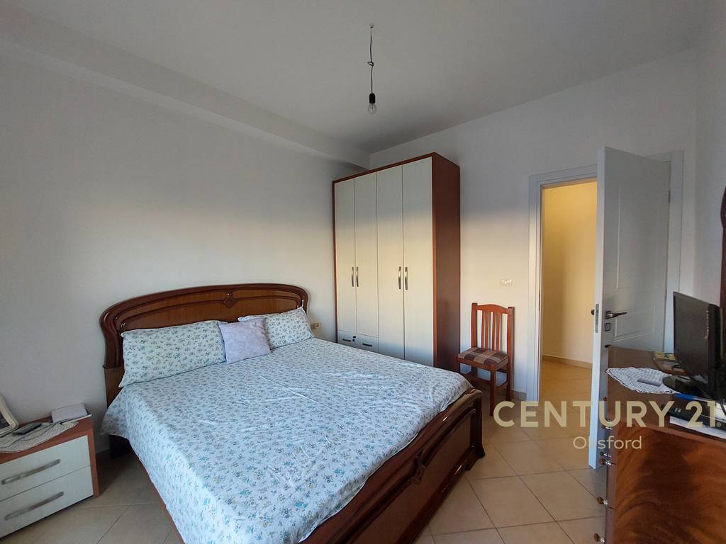 Vendido 2+1+2, rua e çipajve Vlorë.