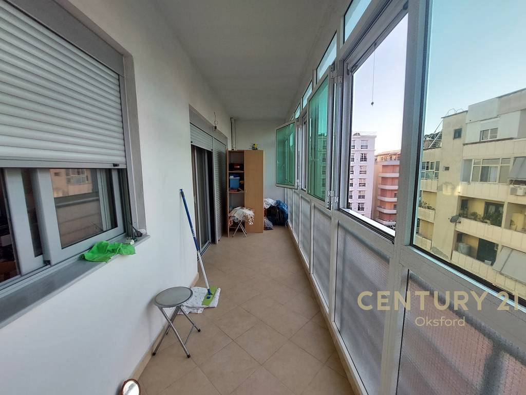 Vendido 2+1+2, rua e çipajve Vlorë.