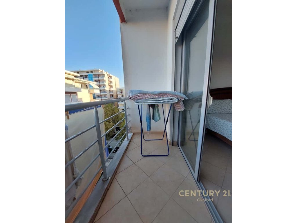 Vendido 2+1+2, rua e çipajve Vlorë.