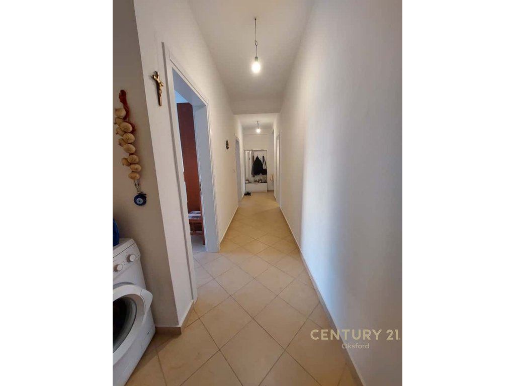 Vendido 2+1+2, rua e çipajve Vlorë.