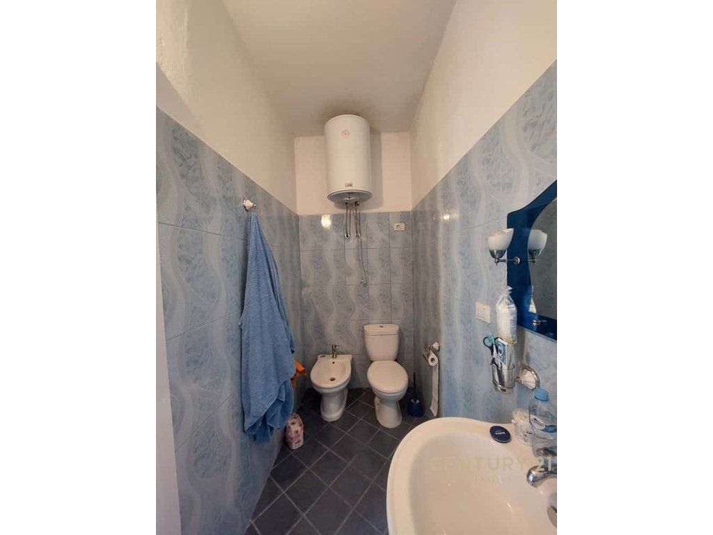 Vendido 2+1+2, rua e çipajve Vlorë.