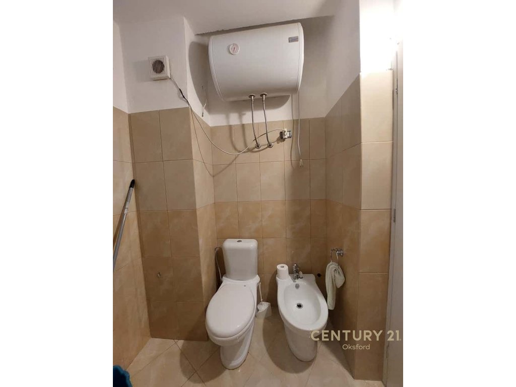 Vendido 2+1+2, rua e çipajve Vlorë.