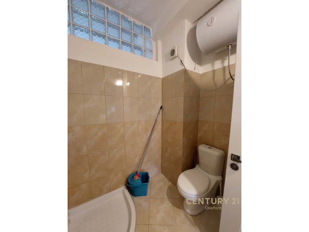 Vendido 2+1+2, rua e çipajve Vlorë.