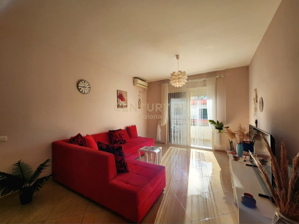 Vendido 2+1+2, rua e çipajve Vlorë.