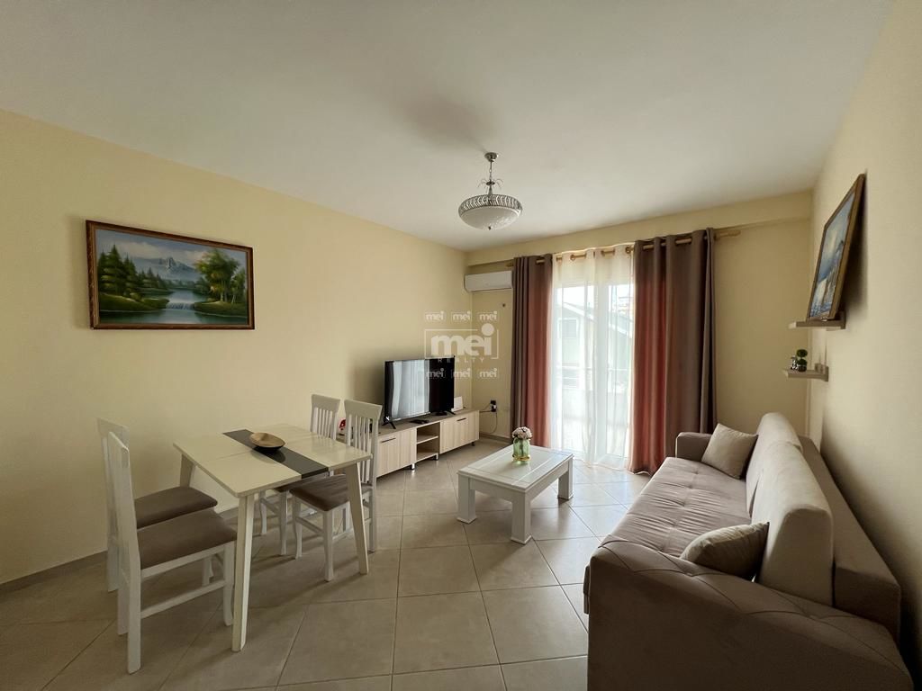 Shitet apartament 1+1 ne shkembin e kavajes!