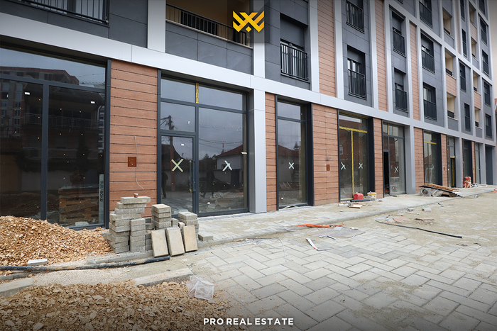 Locale commerciale di 230m² in affitto a Tophane. (2)