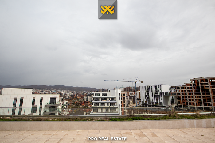Attico 168,5m² + 140m² in #vendita a Prishtina e Re