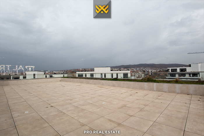 Attico 168,5m² + 140m² in #vendita a Prishtina e Re