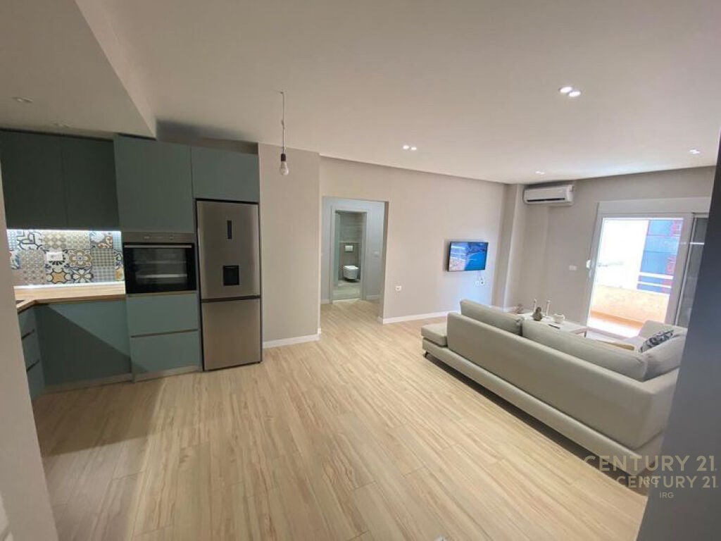 Wohnung zu verkaufen 2+1+2 investition in Saranda!