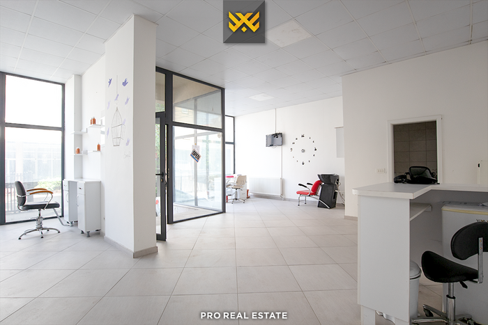 Local de 86m² à vendre à Tophane (2)