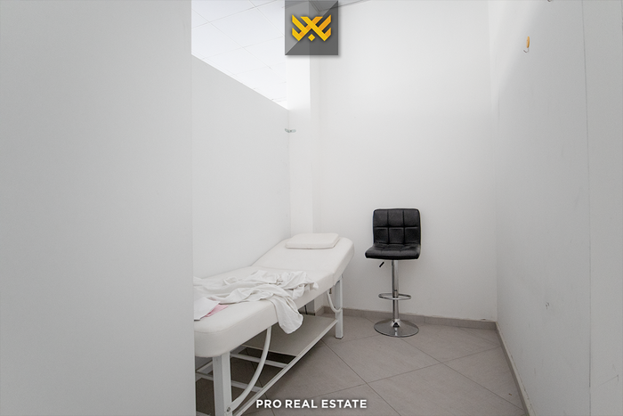 Local de 86m² à vendre à Tophane (6)