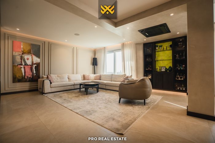 Dy penthouse 200m² dhe 180m² për #shitje në rrugën b.