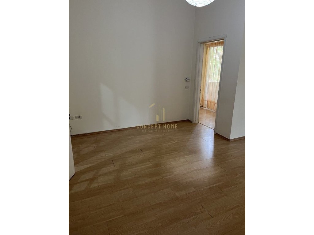 Appartement à louer 1+1 près de l'école rouge