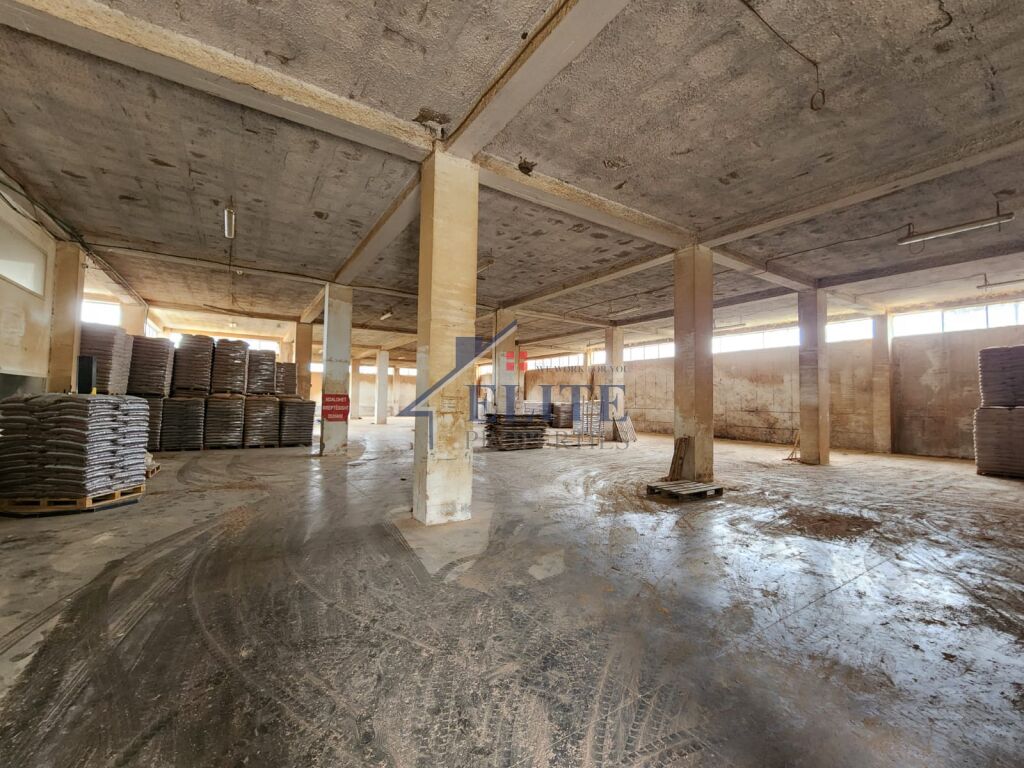 Vorë, magazzino in affitto