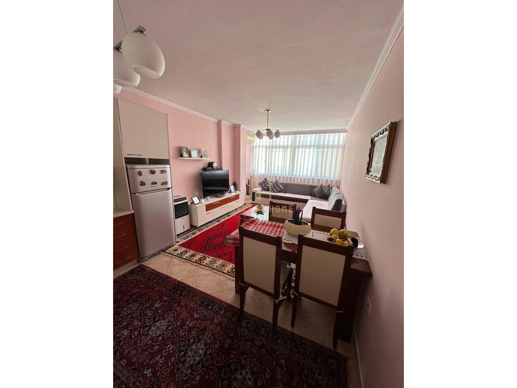 2+1 apartment zum verkauf in der nähe der pariser gemeinde, Tirana