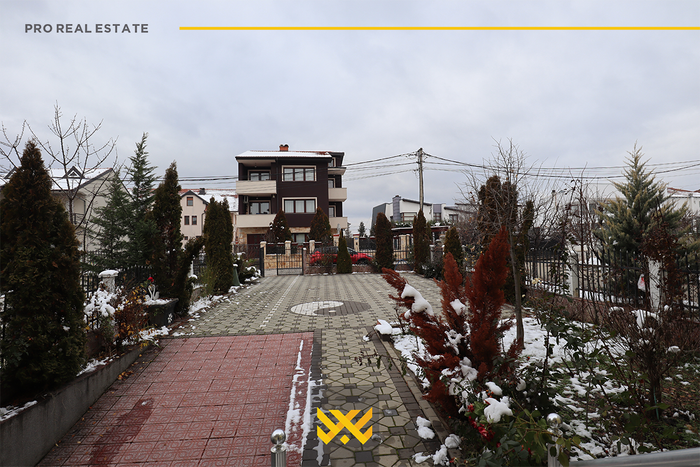 Casa di 359m² in vendita a Veternik.