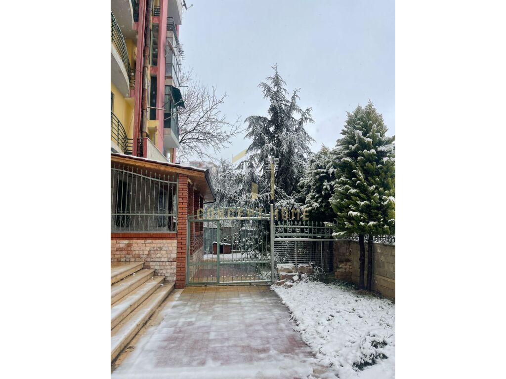 4+1 apartment for sale in Pogradec