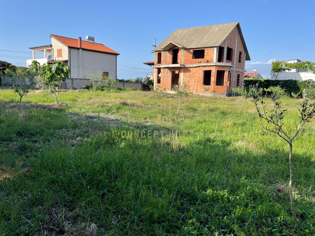Shitet shtepi private ne durres