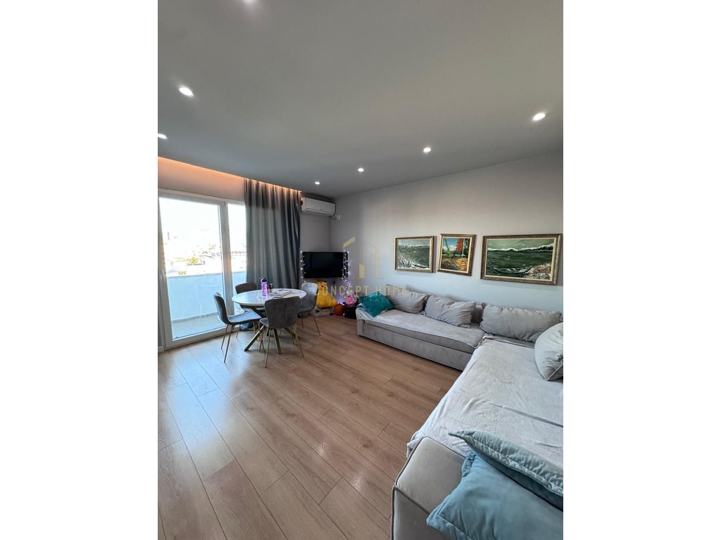 Shitet apartament 1+1+garderobe tek bulevardi i ri