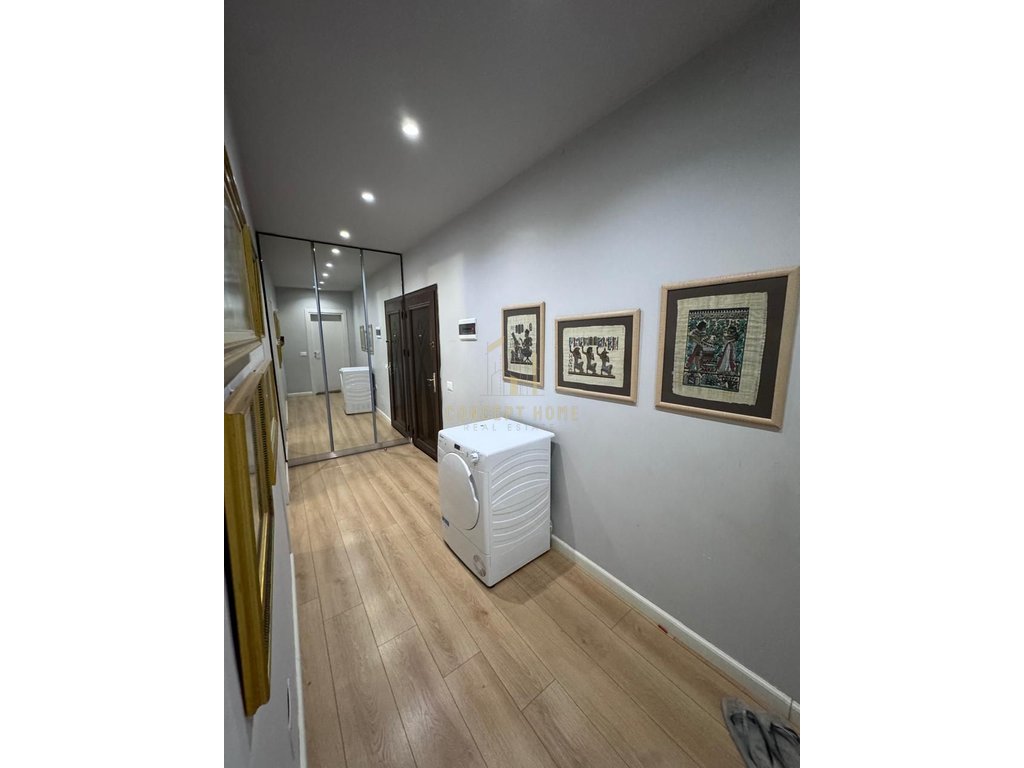 Shitet apartament 1+1+garderobe tek bulevardi i ri
