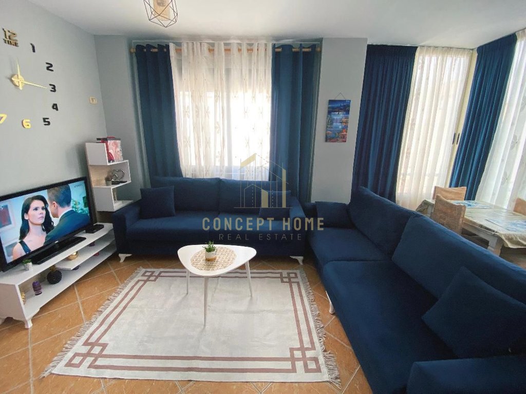 Shitet apartament 1+1 ne durres