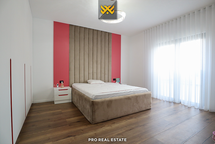 Casa de 240m² en venta en bërnicë e poshtme.