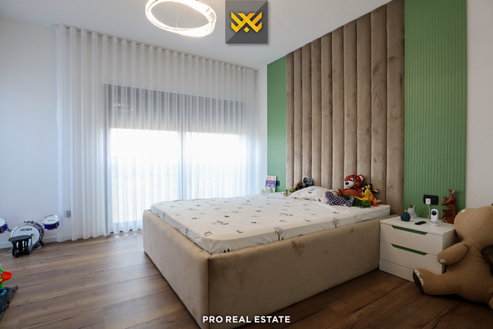 Casa de 240m² en venta en bërnicë e poshtme.