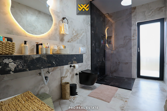 Casa de 240m² en venta en bërnicë e poshtme.