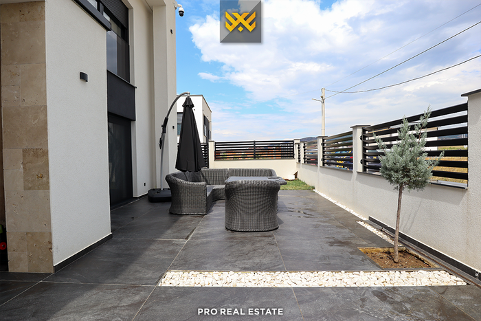 Casa de 240m² en venta en bërnicë e poshtme.