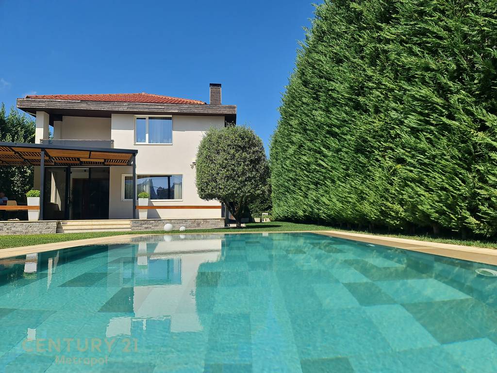 Villa individuale con piscina in affitto vicino a teg!