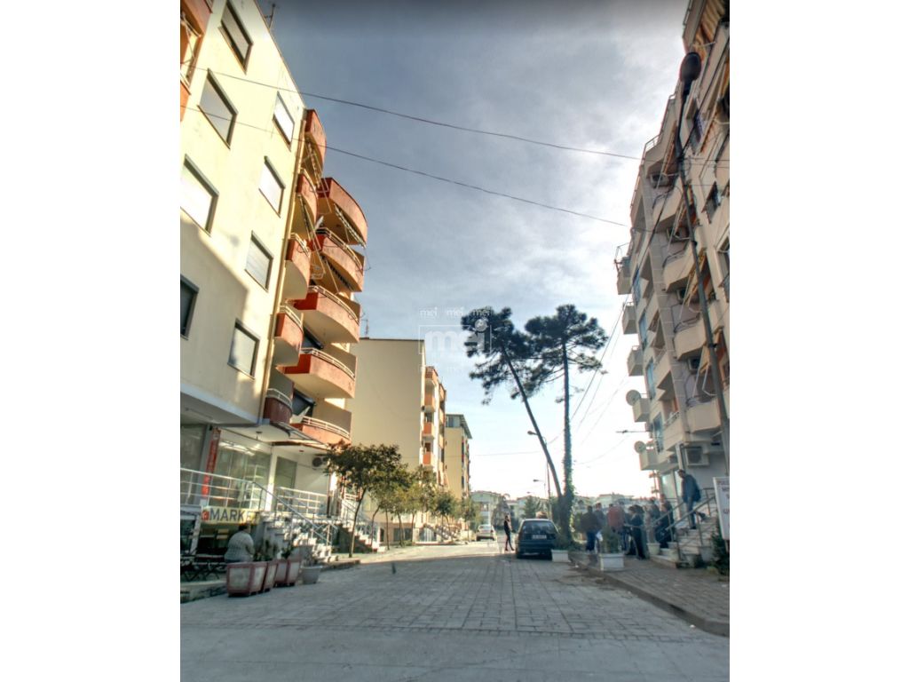 Shiten garazhde ne shkemb te kavajes