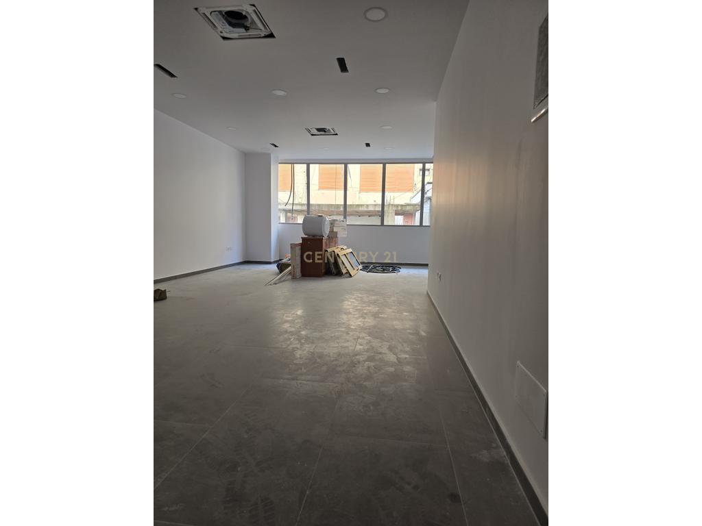 Commercial space for rent in the center of Durrës! (3)