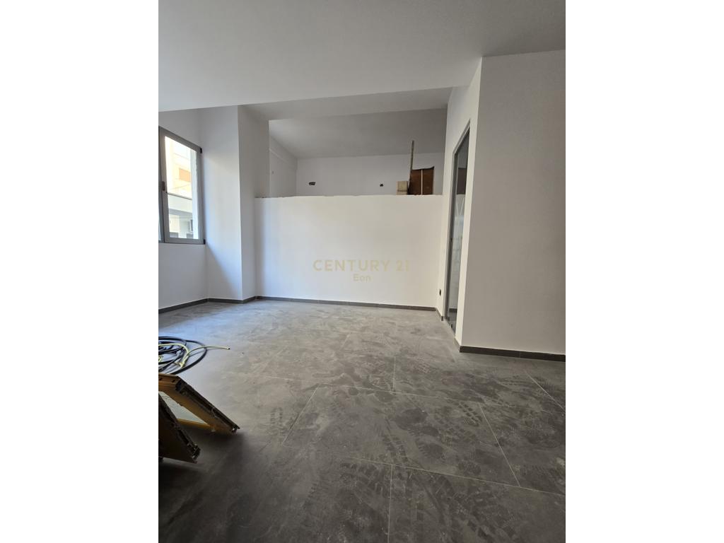 Commercial space for rent in the center of Durrës! (4)