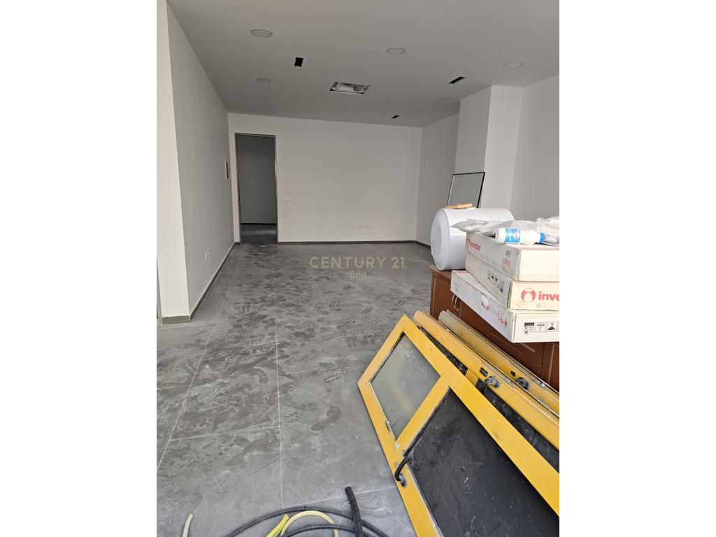Commercial space for rent in the center of Durrës! (5)