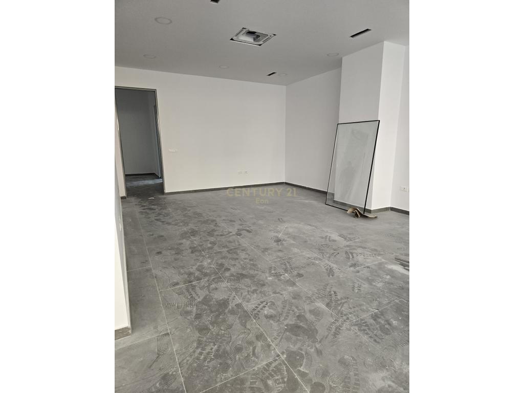 Commercial space for rent in the center of Durrës! (6)