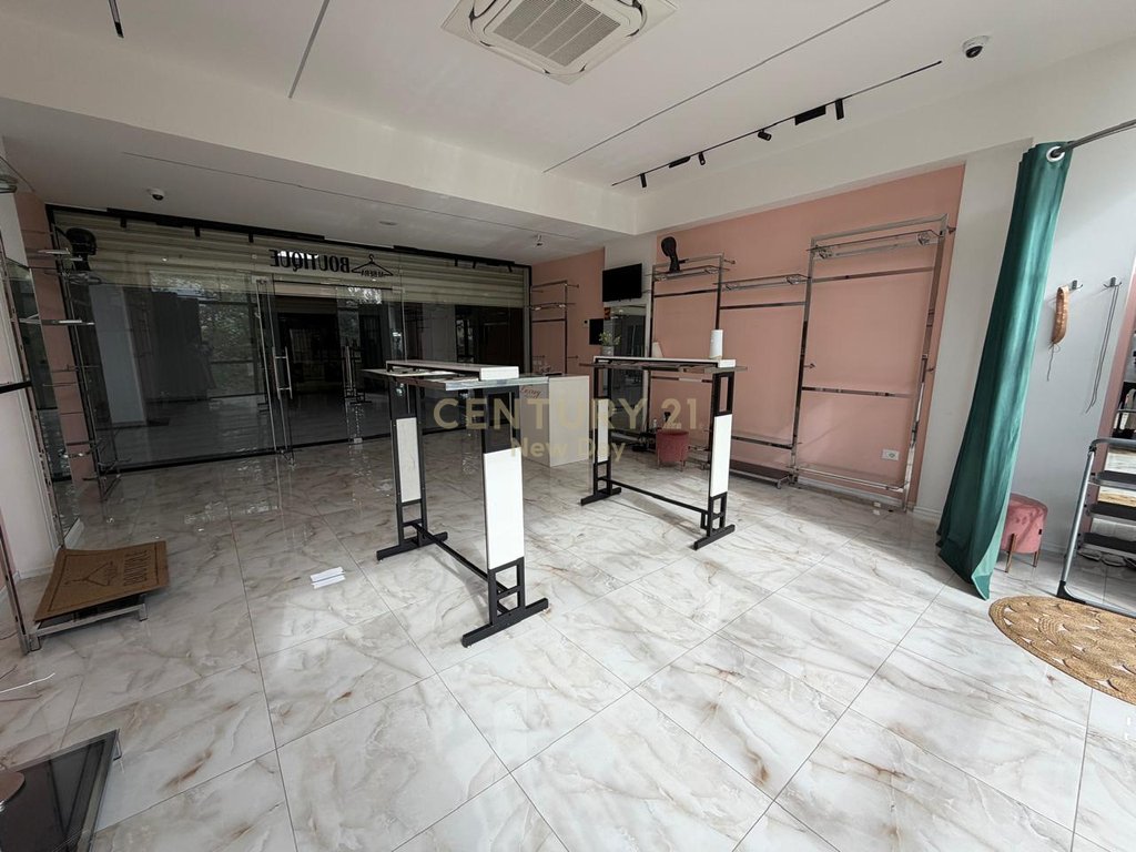 Commercial space for rent in the center of Durrës!