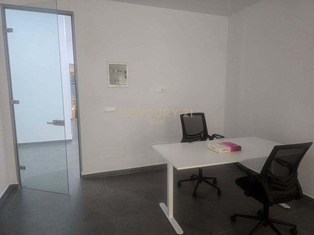 Commercial space for rent in the center of Durrës!